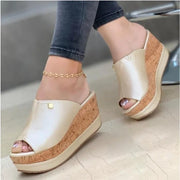 Eye-Catching Fashion Platform Wedge Slippers for Women Peep Toe Sandals with Stylish Wedges