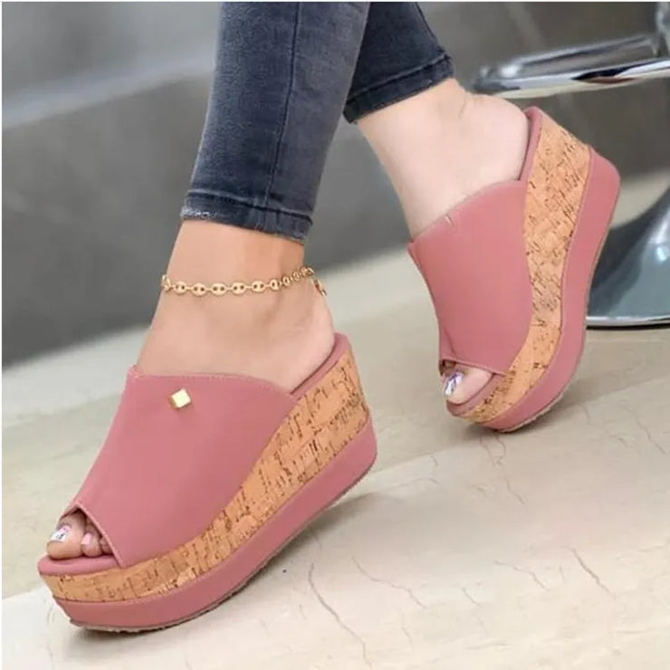 Eye-Catching Fashion Platform Wedge Slippers for Women Peep Toe Sandals with Stylish Wedges