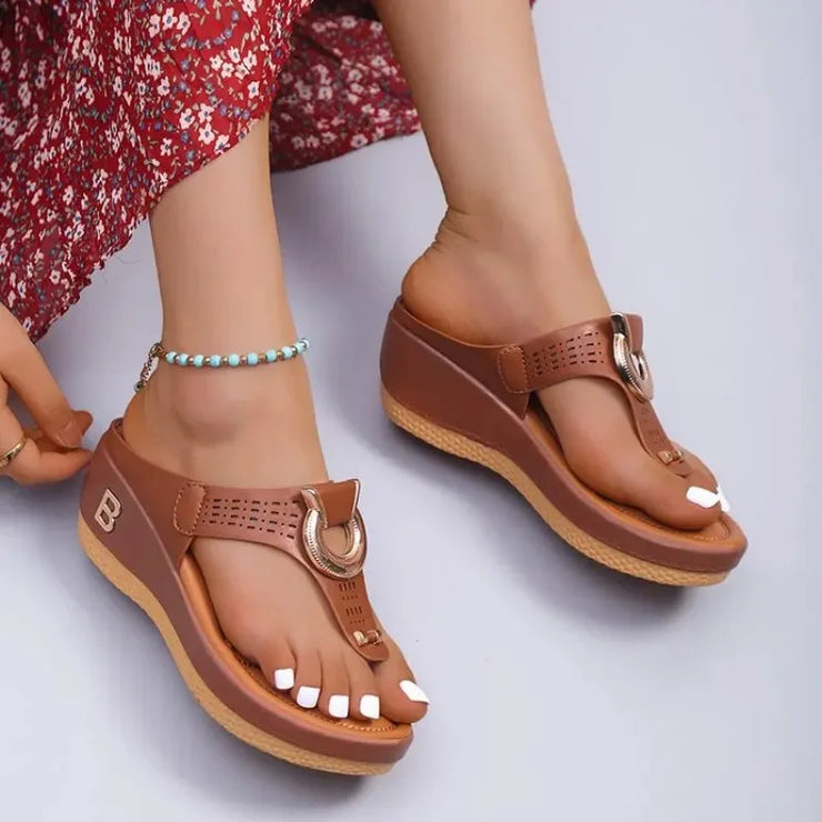 Women Comfortable  Sandals for Summer Open Toe Beach Wedges Slippers with Cute Design Lightweight and Eye Catching