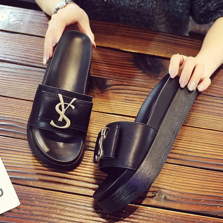 Fashionable Women Platform Design Slides with Letters Anti-slip Sandals for Casual Wear